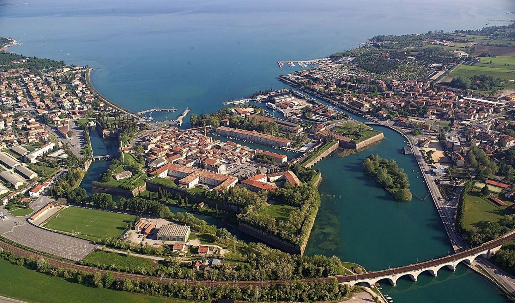 La Rosa Del Garda Appartement Peschiera del Garda Buitenkant foto